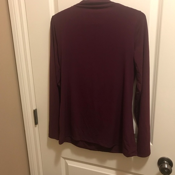 Reitman’s burgundy Medium top - Picture 3 of 4